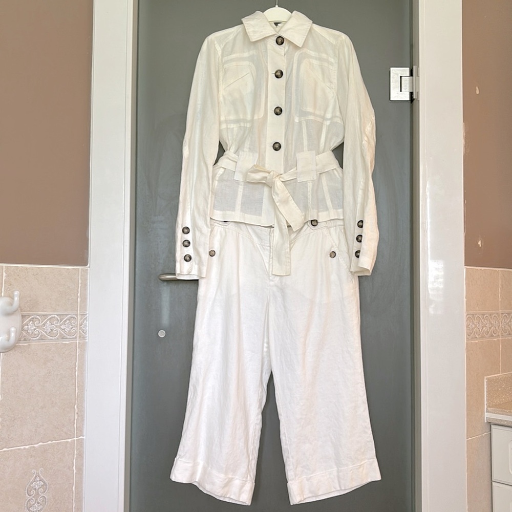 Mexx Off White Capri Linen Suit